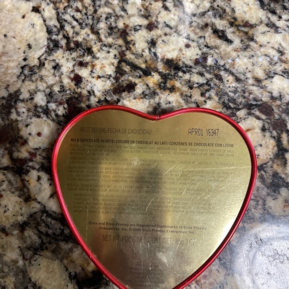 Vintage Elvis Presley 2001 Russell Stover Valentines Greetings Tin -No candy. - Picture 3 of 4